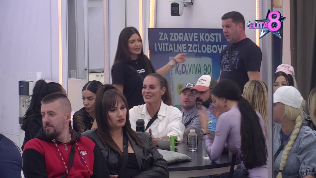 Opšti haos: Munjez i Jelena demantuju da su bili intimni, Kačavenda skočila, pa urnisala Ivana i njih dvoje! (VIDEO)