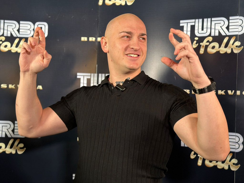 Željko Mitrović čestitao Maji Marinković na učešću u ELITI 9, pa otkrio da će se među učesnicima prvi put pojaviti ON, a onda EKSKLUZIVNO obelodanio prvog člana žirija PINKOVIH ZVEZDA (FOTO+VIDEO)