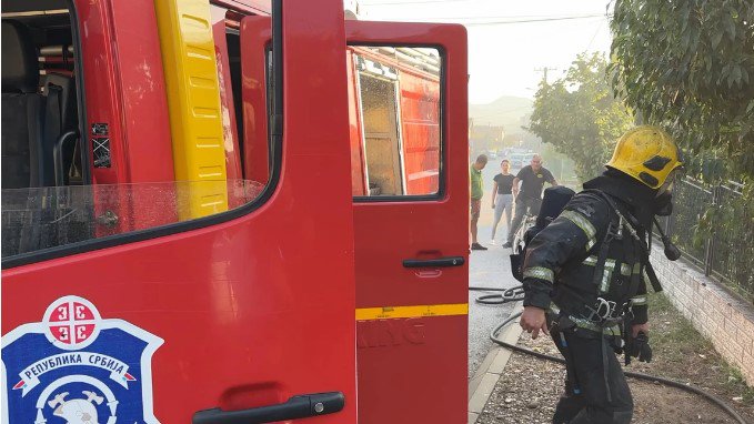 Veliki požar kod Tutina! Zahvaćeno nisko rastinje na nepristupačnom mestu, vatrogasne ekipe satima na terenu