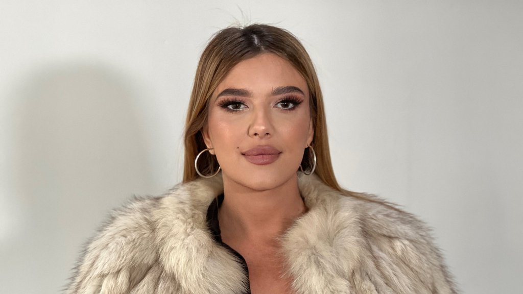 POVLAČI SE KIJA KOCKAR! Oglasila se na društvenim mrežama i zamolila da je NIKO ne kontaktira narednih petnaest dana, fanovi uznemireni!