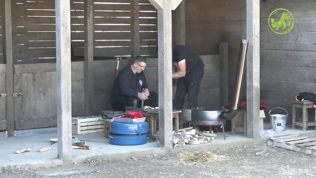 Spala knjiga na dva slova: Farmerke pobegle, Kristijan ostao sam da peče papriku (VIDEO)