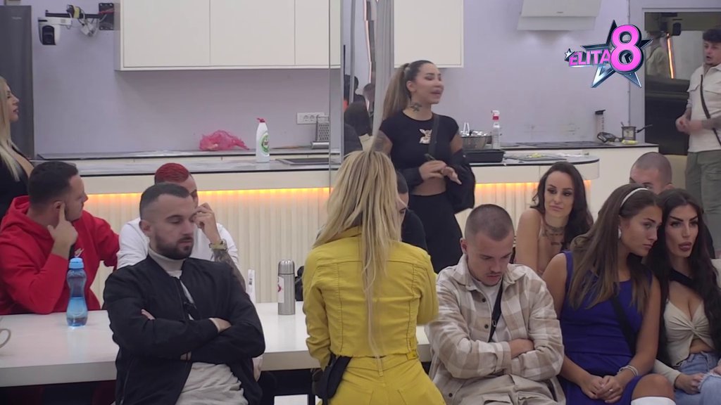 Voliš da te muškarci gledaju: Aneli optužila Sofiju za najveću koketu u kući, Terza uveren da je Ahmićeva zaljubljena u njega! (VIDEO)