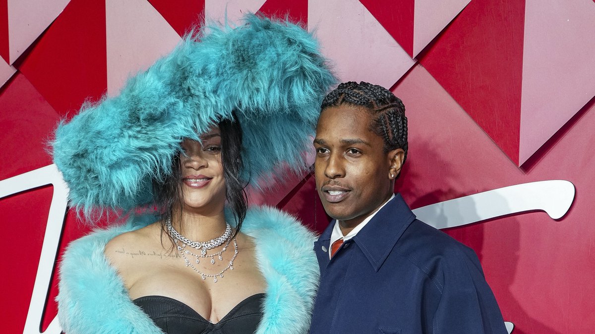 Rijana napokon pokazala ćerku: Beba u Dior pelenama, devojčica se rodila pre 7 meseci, već krasi naslovnu stranu