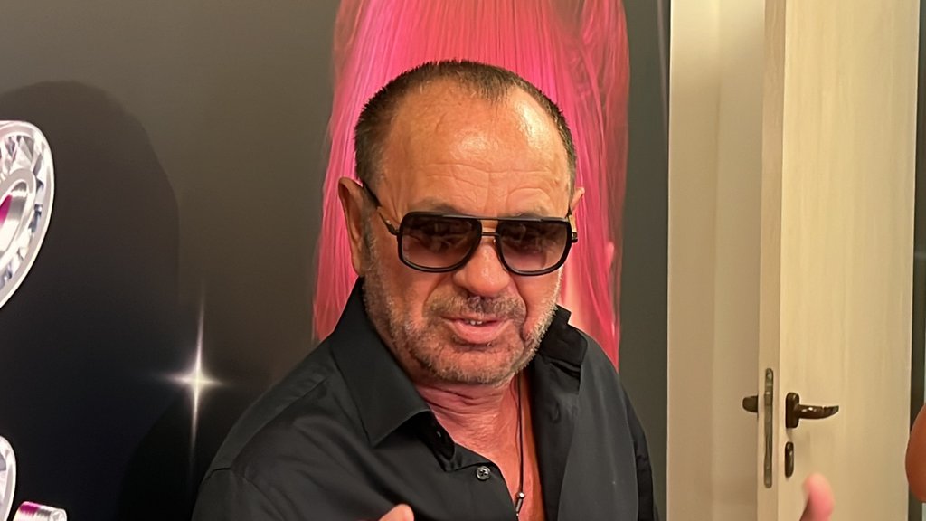 Morao sam da popijem da bih legao sa njom! Mile Kitić izgubio nevinost sa čuvenom Nadom, platila mu 1000 dolara za odnos