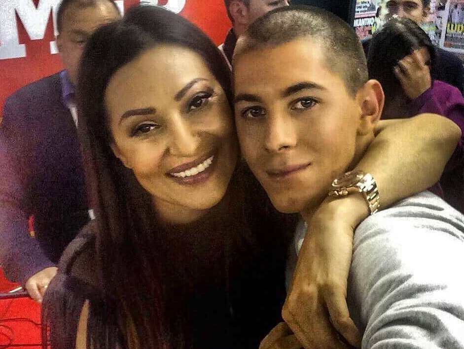 BOŽA DŽONS BIO OPSEDNUT CECOM RAŽNATOVIĆ! Bivši učesnik Farmera uhodio folk zvezdu, kampovao ispred njene kuće jer je umislio da će joj neko nauditi! (FOTO)