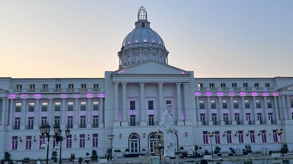 Uživo na Pinku: Nastavlja se raskrinkavanje takmičara, počinje emisija Pitanja gledalaca!