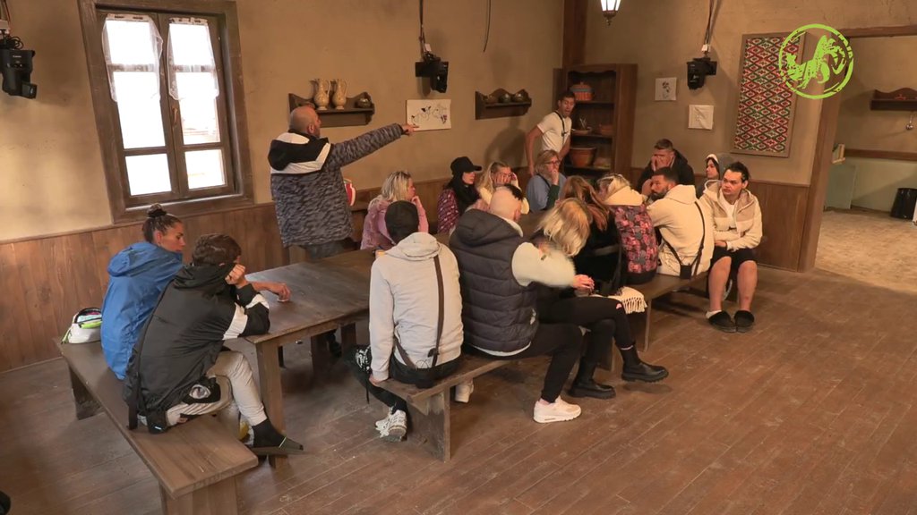 Svađa Bože i Conje prekinuta od strane Kristijana, kako bi saopštio šta se danas kuva: Viršle, hleb, povrće, butka... (VIDEO)