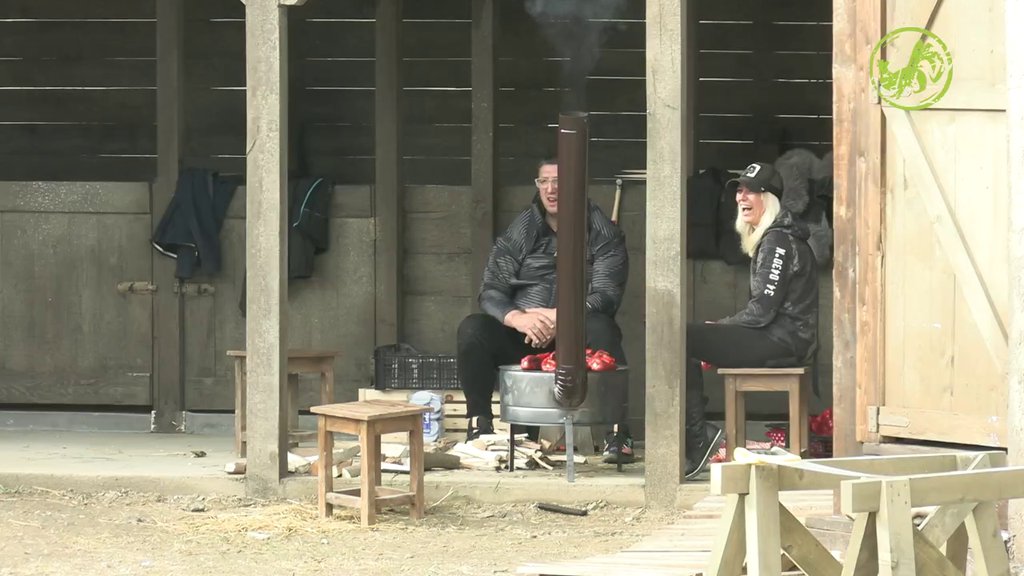 VREDNI OD RANOG JUTRA! Učesnici se bacili na izvršenje dnevnih zadataka - Gazda Kristijan nadgleda radove! (VIDEO)