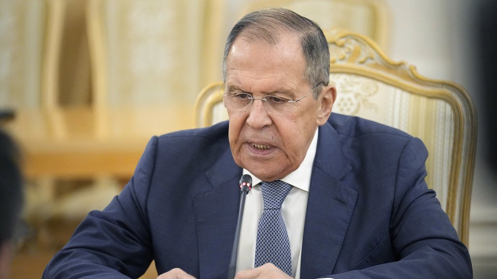 LAVROV O HAOSU U SIRIJI: Rusija pomaže vojsci da odbije napade terorista