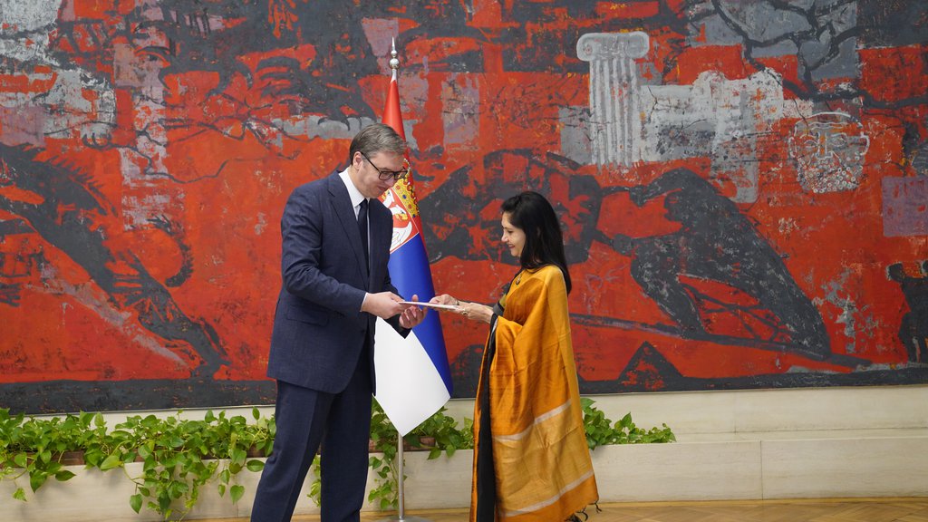 VUČIĆ PRIMIO AKREDITIVNA PISMA NOVOIMENOVANE AMBASADORKE: Srbija ostaje čvrsto opredeljena za dalje unapređenje sveukupne saradnje sa Republikom Indijom