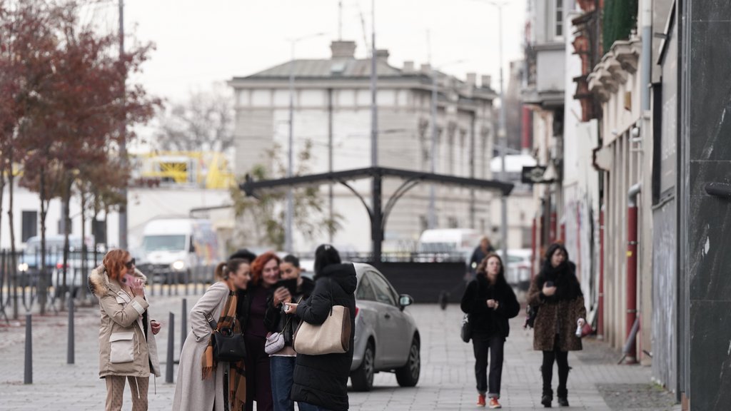 BOŽIĆ, A KAO DA JE PROLEĆE! Danas temperatura do čak 16 stepeni, ali ovog datuma stiže SNAŽNO ZAHLAĐENJE i sneg (MAPA)