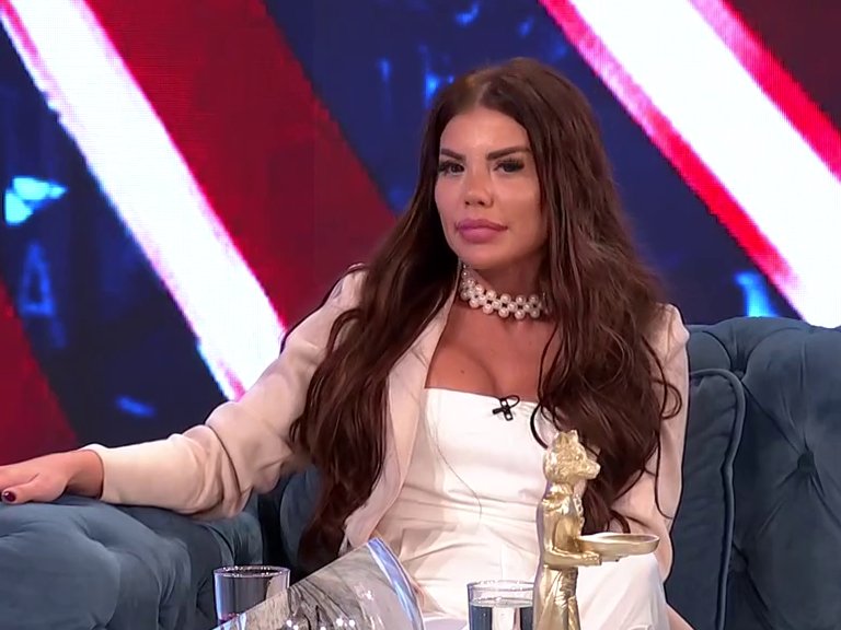 SKUPI AUTOMOBILI, OPERACIJE, ZAHVATI! Nekad bila preljubnica danas parira zgodnim starletama: Neće vam biti dobro kad čujete koliko troši Dragana Mitar