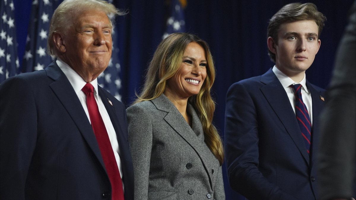 Još jedna teorija zavere u nizu?! Mreže se usijale zbog sina Donalda i Melanije Tramp: Zbog frizure na mrežama misle da OVO NIJE BARON (FOTO)
