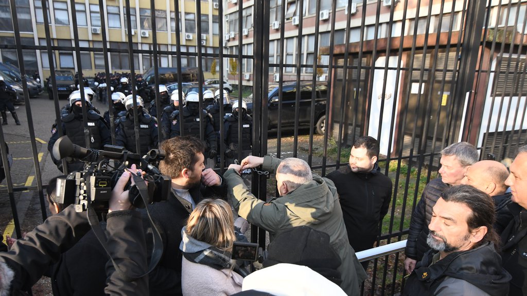 U Srbiji pokušavaju makedonski scenario! Ovu poruku treba da čuju svi Srbi koji žele dobro svojoj državi i svom narodu (VIDEO)