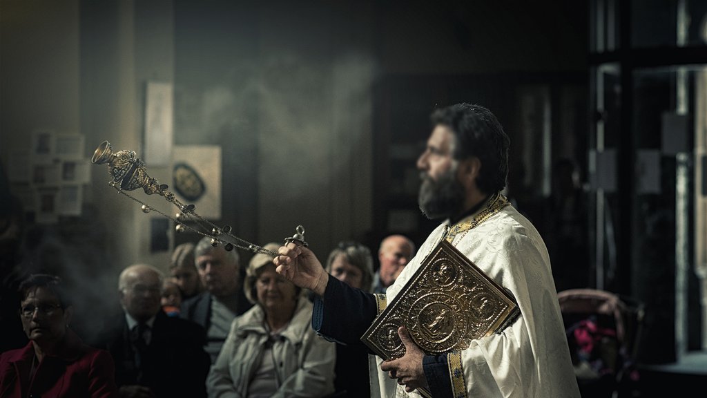 ZA SVE KOJI IMAJU DILEME! Sveštenik otkrio kako se pravilno pozdravljaju vernici na Badnji dan