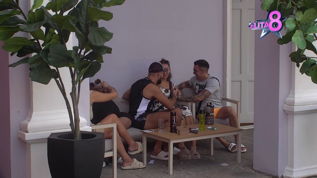 Popuštaju kočnice: Mateja i Aneli više ne mogu da se kontrolišu, pada sve više i više dodira (VIDEO)