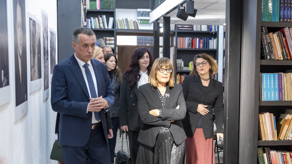 Maja Gojković posetila Knić: Obišla Centar za kulturu i spomenik vojvodi Stevanu Petroviću Knićaninu