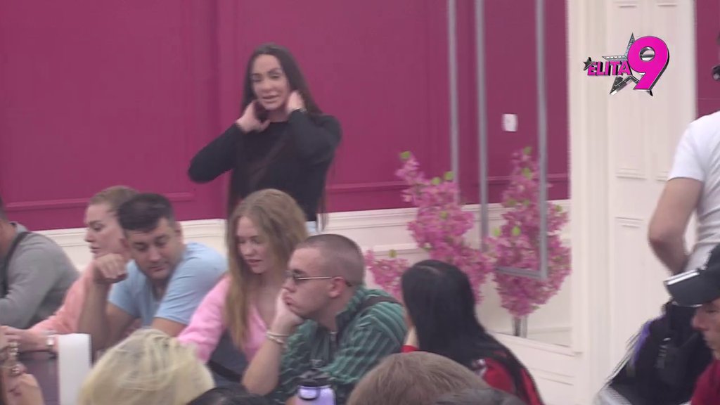 Čuo sam da si u dugovima i da si propala: Anđelo spustio ručnu i sasuo Zorici istinu u lice, ona nije ostala dužna! (VIDEO)