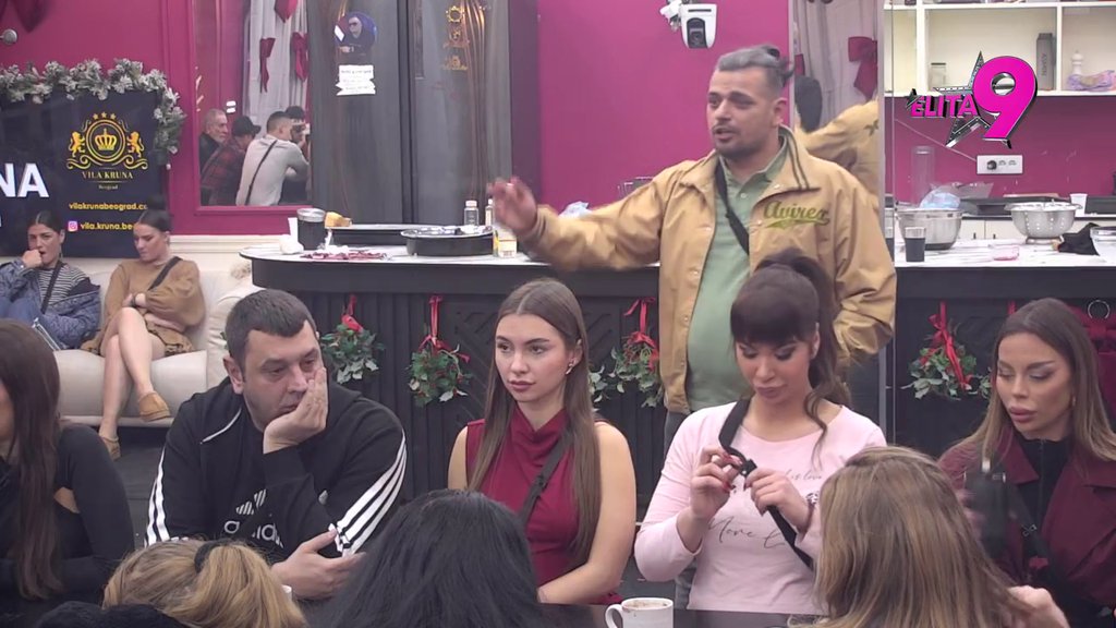 Jezikom seče kao mačem: Bebica bez pardona unakazio Alibabu i njegovu podelu budžeta, pljušte prozivke! (VIDEO)