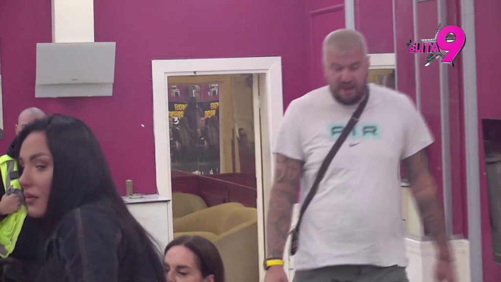 Bebica bez dlake na jeziku komentariše Janjuševu podelu budžeta pa udario na Asmina: Ima kočnicu i neće da pokaže pravo mišljenje o Janjušu (VIDEO)