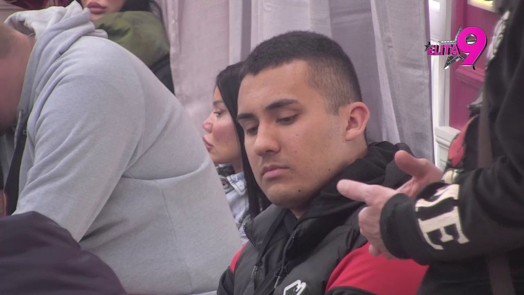 Želi da bude dobar s majkom, ali ne može: Janjuš priznao koliko mu je teško da gleda tužnog Neria, zaštitio ga pred svima! (VIDEO)