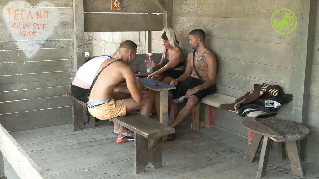 O NJOJ nemaju reči hvale: Boža i Elena RASKRINKALI ZAJEDNIČKU BIVŠU DRUGARICU, evo o kome je reč (VIDEO)