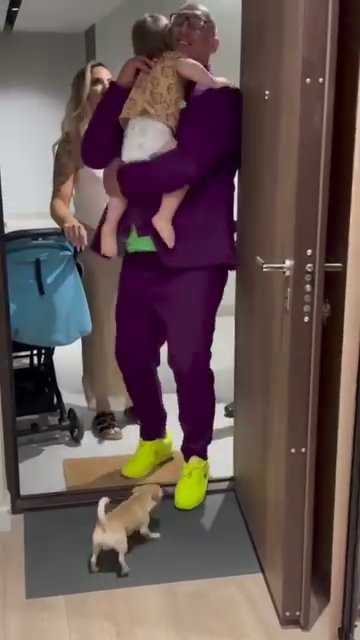SPREMITE MARAMICE! Nikad emotivniji susret Kristijana Golubovića i njegovog sina posle TRIJUMFA: Bebac mu poleteo u zagrljaj (VIDEO)