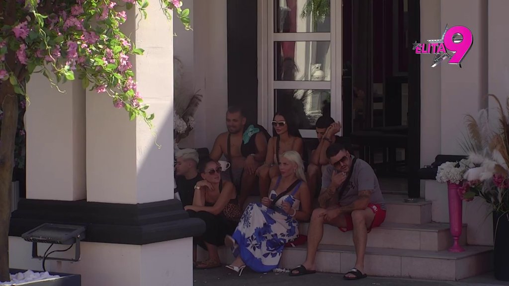 ZBUNILA SE NA POMEN NJEGOVOG IMENA: Vanja više ne može da sakrije simpatije prema Asminu, zbunila se u njegovom prisustvu! (VIDEO)
