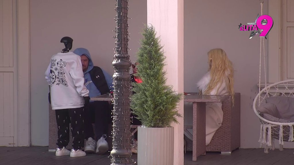 MIĆA LEDOLOMAC! Robot Toša ne veruje svojim LASERIMA, Pržulj nesalomivi ga oborio s točkića! (VIDEO)