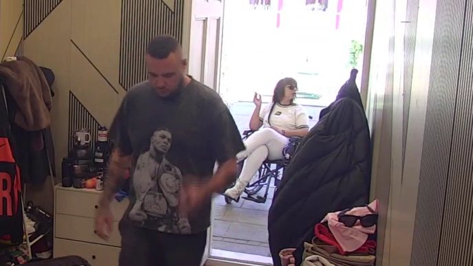 HIT! Miljana zauzela Caru kolica, on šeta po sobi dok ona sedi (VIDEO)