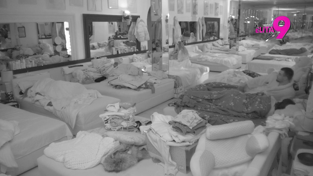 NE USPEVAJU DA PRONAĐU ZAJEDNIČIKI JEZIK: Viktor zatražio od Mine da porazgovaraju u problemima u vezi, njoj prekipelo zbog njegovog mešanja ljubavne jade Dušice Đokić! (VIDEO)