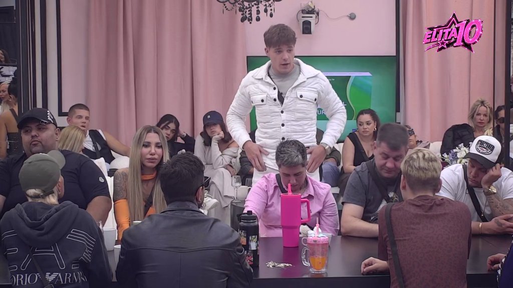 Preči joj je on nego ćerka: Ovaj učesnik udario Aneli na majčinstvo, stavio joj do znanja u čemu najviše greši (VIDEO)