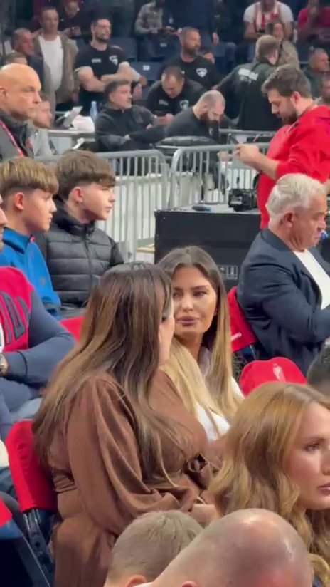 PINK.RS PAPARACO! Ana Radulović uhvaćena na košarkaškoj utakmici CRVENE ZVEZDE! Koga bodri lepa voditeljka?! (FOTO+VIDEO)