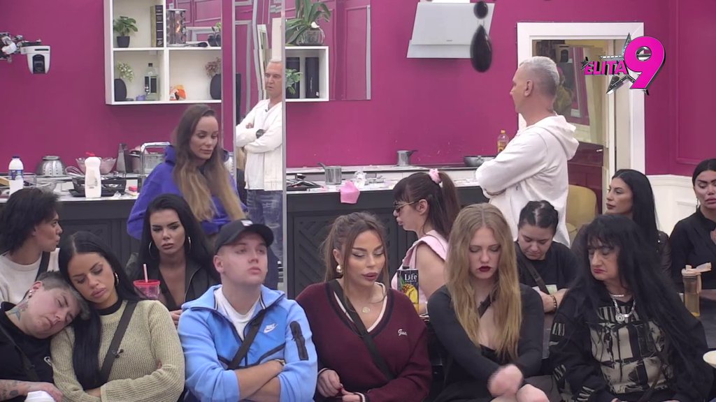 TI SI MONSTRUM: Asmin osuo drvlje i kamenje po Teodori, pa istakao da je Filip zaobilazi u širokom luku od momenta kada je dobio šta želi! (VIDEO)