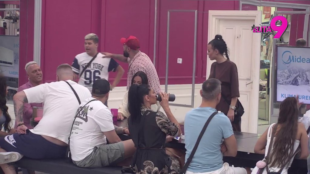 PRAVO U METU! Učesnici raskrinkali Anitinu i Lukinu taktiku, osudili njeno ponašanje prema Đukiću: Sujetna je na Aneli jer nije hteo vezu sa njom (VIDEO)