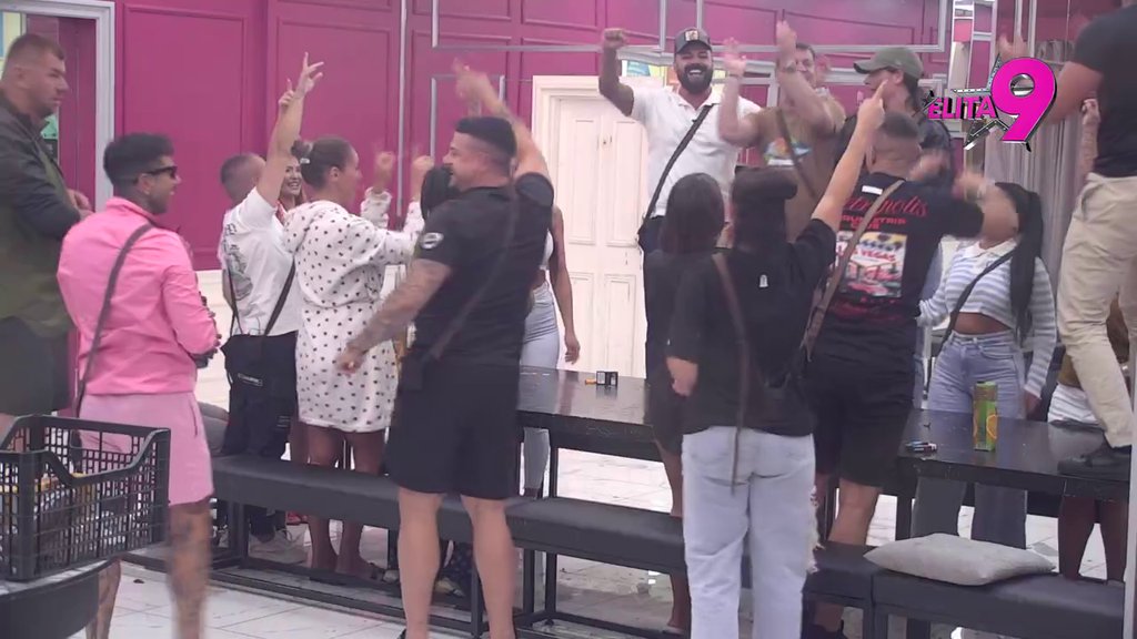 PINKOVE ZVEZDE RASPAMETILE UČESNIKE ELITE! Pratili superfinalno veče bez daha, davali podršku kandidatima do ZADNJEG TRENUTKA!