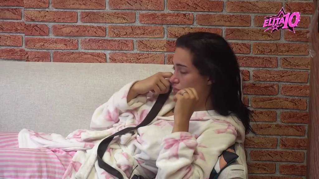 Ovde nemam prijatelje, fali mi moj krevet... Laura kuka i nariče, Dača pokušava da je dozove pameti (VIDEO)