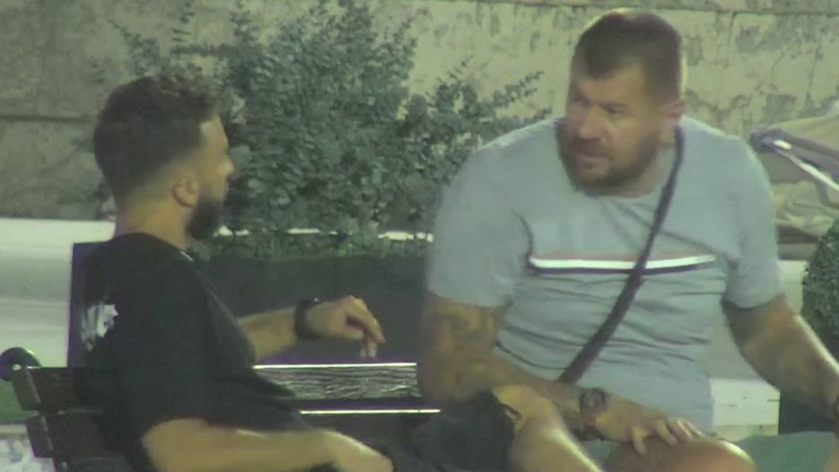 Bahatost joj je na prvom mestu, izgovara... Janjuš udario nikad jače po Kačavendi, pa osudio Maju, Asmina i Staniju U PAKETU (VIDEO)