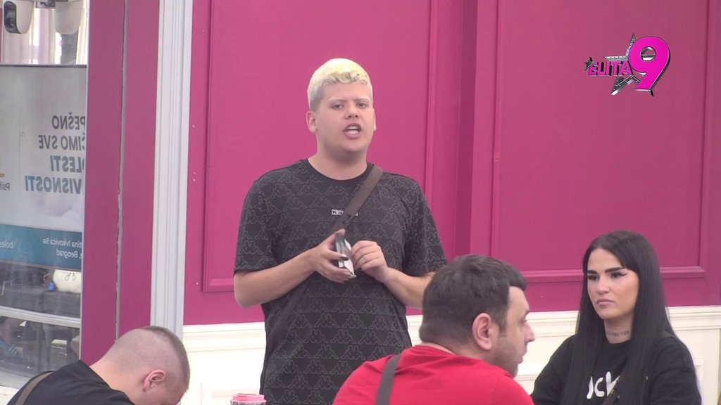 Asmin laže da ima VELIKU BANANU U GAĆAMA, priča priče Kristijana Golubovića! Uroš Stanić raspalio rafal po Alibabi, on menja boje! (VIDEO)