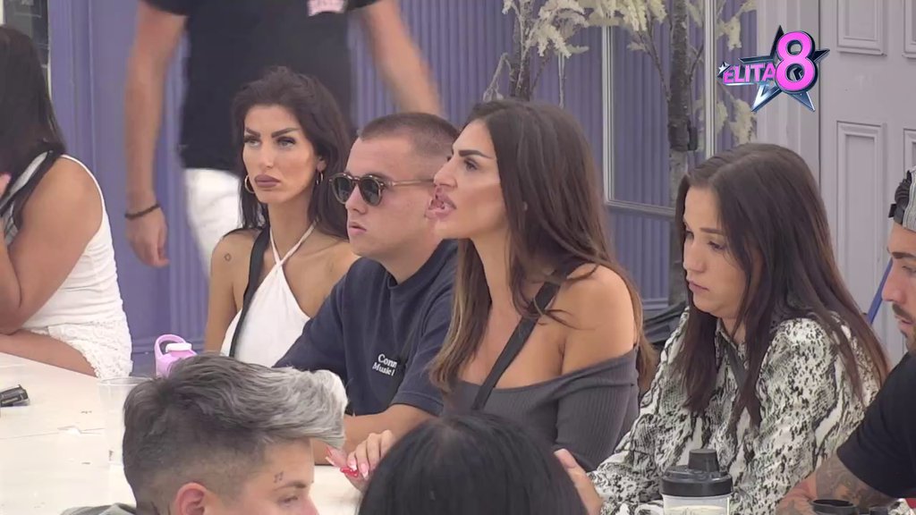 KO MI DIRA PORODICU, DIRA MI SVE! Kačavenda objavila Eni RAT BEZ MILOSTI, pa joj uputila niz uvreda: NISI MORBIDNA, NEGO BOLESNA! (VIDEO)