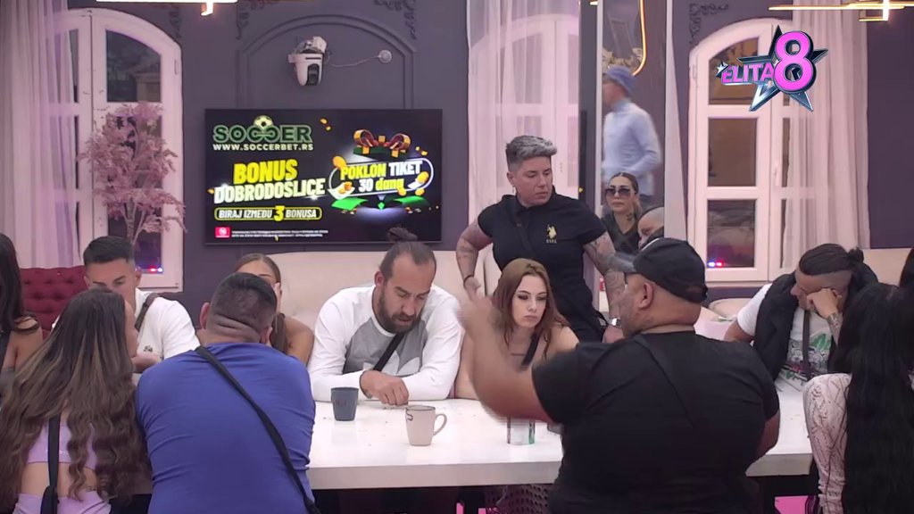 Zavrtela repom, pa pobegla! Matora ogorčena odlučila da OKONČA vezu, pa Draganinoj mami poslala jasnu poruku (VIDEO)
