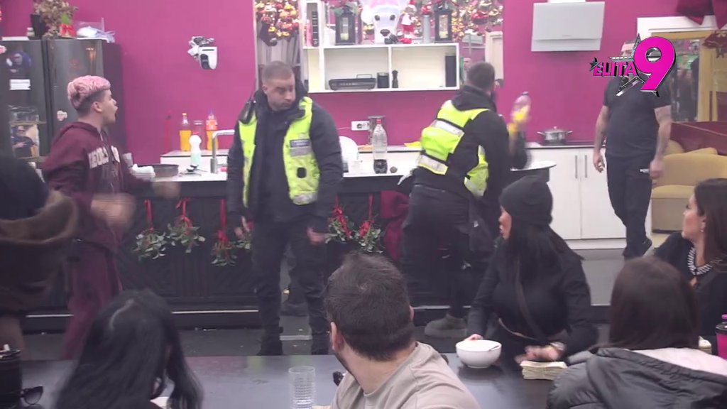 Nije mogla da sedi i ćuti: Aneli doletela munjevitom brzinom i suočila se s Urošem zbog Alibabe! (VIDEO)