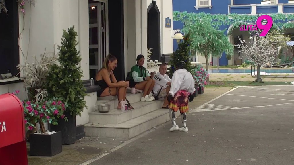 Pokreće novi biznis: Toša uništio Kačavendu prozivkama, ona donela odluku da on bude PROMOTER njenog VAGINAŽA! (VIDEO)