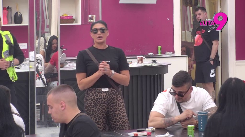 Nijednu devojku nije šmeknuo, pobegao je u rijaliti... Jakšićka i Miki ujedinjeni opleli po Dači! (VIDEO)