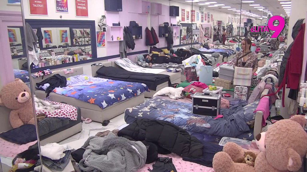 Prekipelo joj: Bebica ne odustaje od Teodore, ona ga brutalno oduvala! (VIDEO)