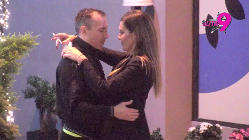 Kačavenda i Miki u naletu strasti! Kočnice im definitivno popuštaju, Milena ga jede pogledom (VIDEO)