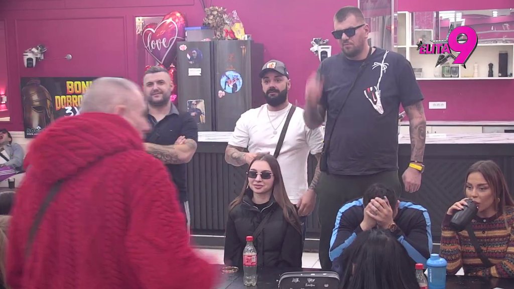 TRI ZETA AHMIĆA! Mića stao pred Aneline bivše, pa Janjuša, Luku i Asmina upitao: KAKO VAS NIJE STID, IMATE LI MORALA?(VIDEO)