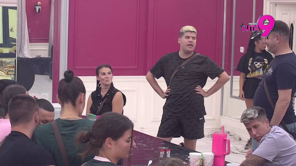 LAK SI MUŠKARAC, IMAŠ INTIMNE ODOSE S KIM STIGNEŠ: Ivan opleo po Filipu, istakao da ga Aneli koristi, pa Đukić iznenadio izjavom: NI DA UMIREM, NEĆU JOJ PRIĆI! (VIDEO)