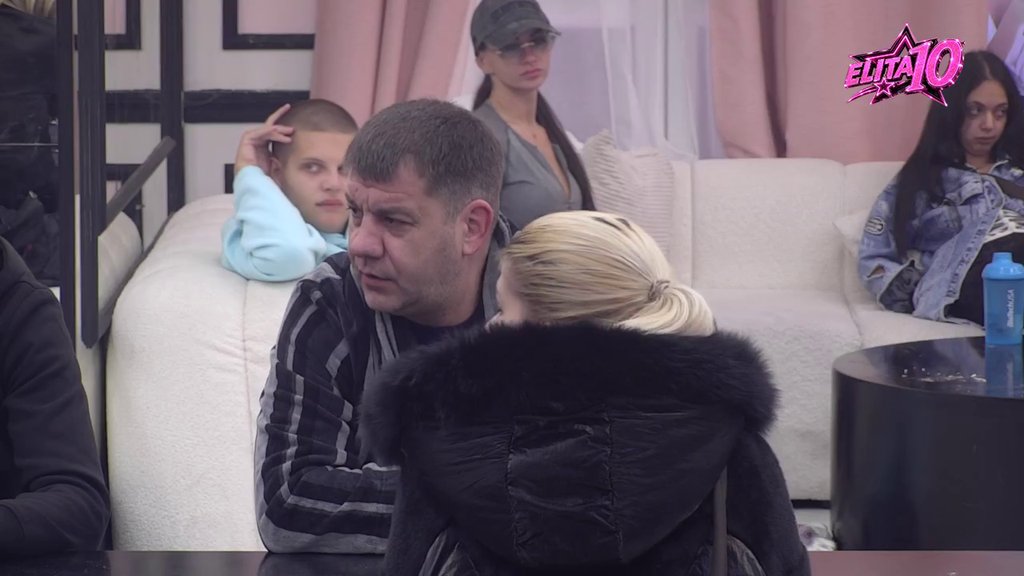 Baš si se istripivao da si frajer: Ivanu pun kofer Veljinih foliraža, žestoko ga prekorio pred svima! (VIDEO)