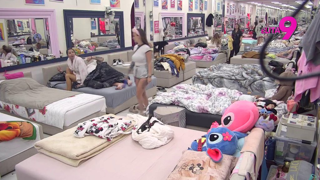 Nije mu došla na rođendan, ali u krevet jeste! Aneli popustila ljubomora, pa se rastopila u Janjuševom zagrljaju! (VIDEO)